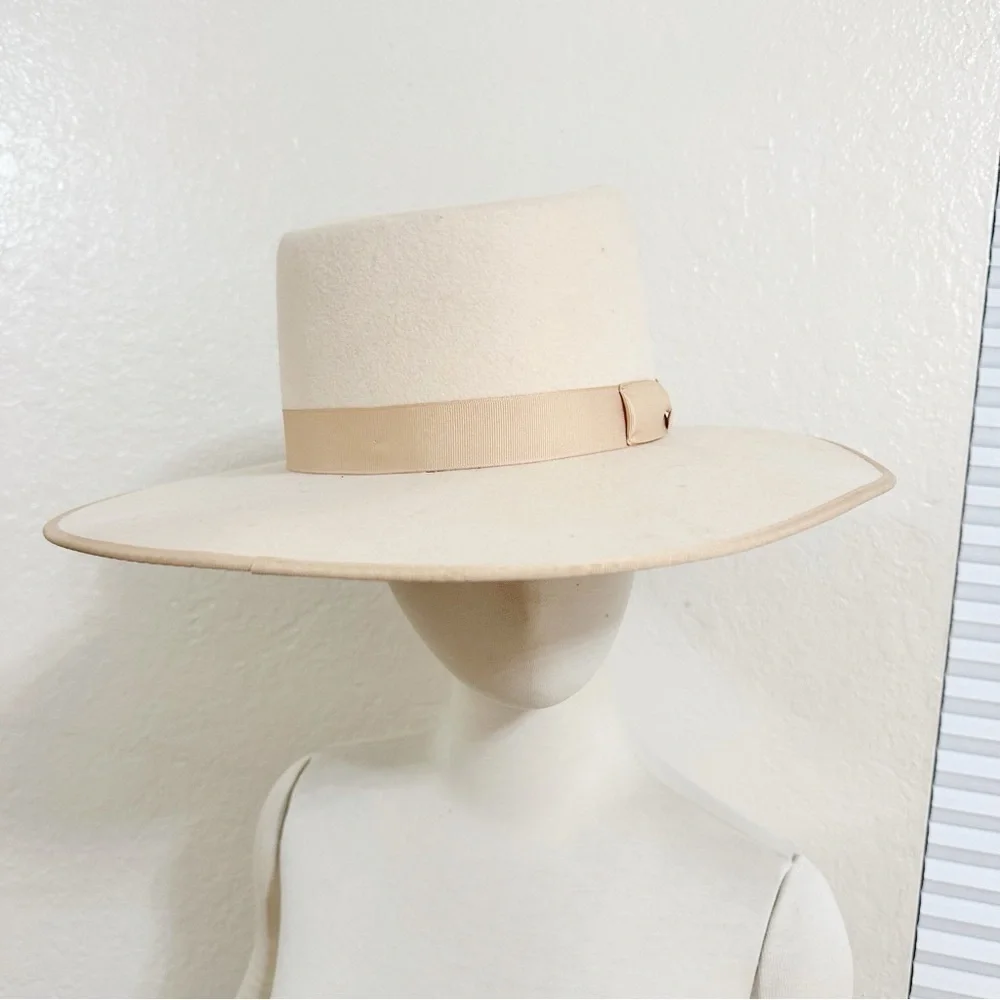 Lack of color IVORY RANCHER hat